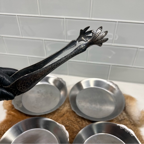 Vintage Hammered Silverplate Bird Claw Tongs & 4 Stainless Japan Small Plates - Picture 2 of 16